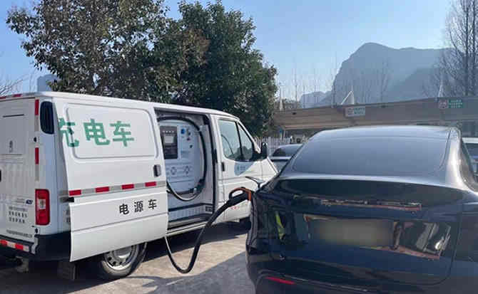 名山区汽车搭电