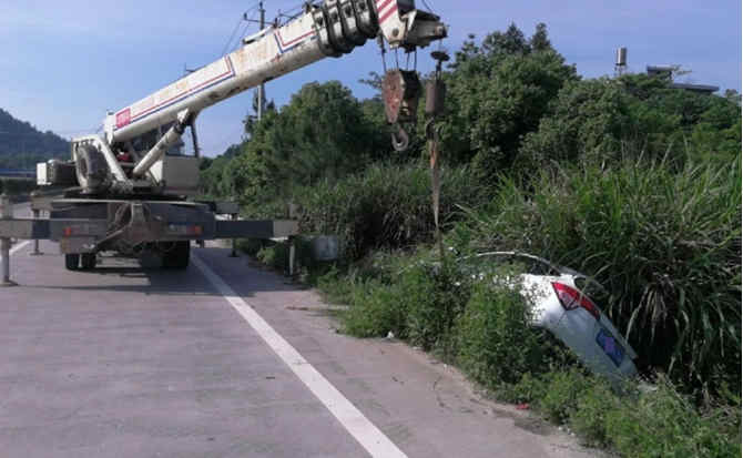 名山区重载吊车救援